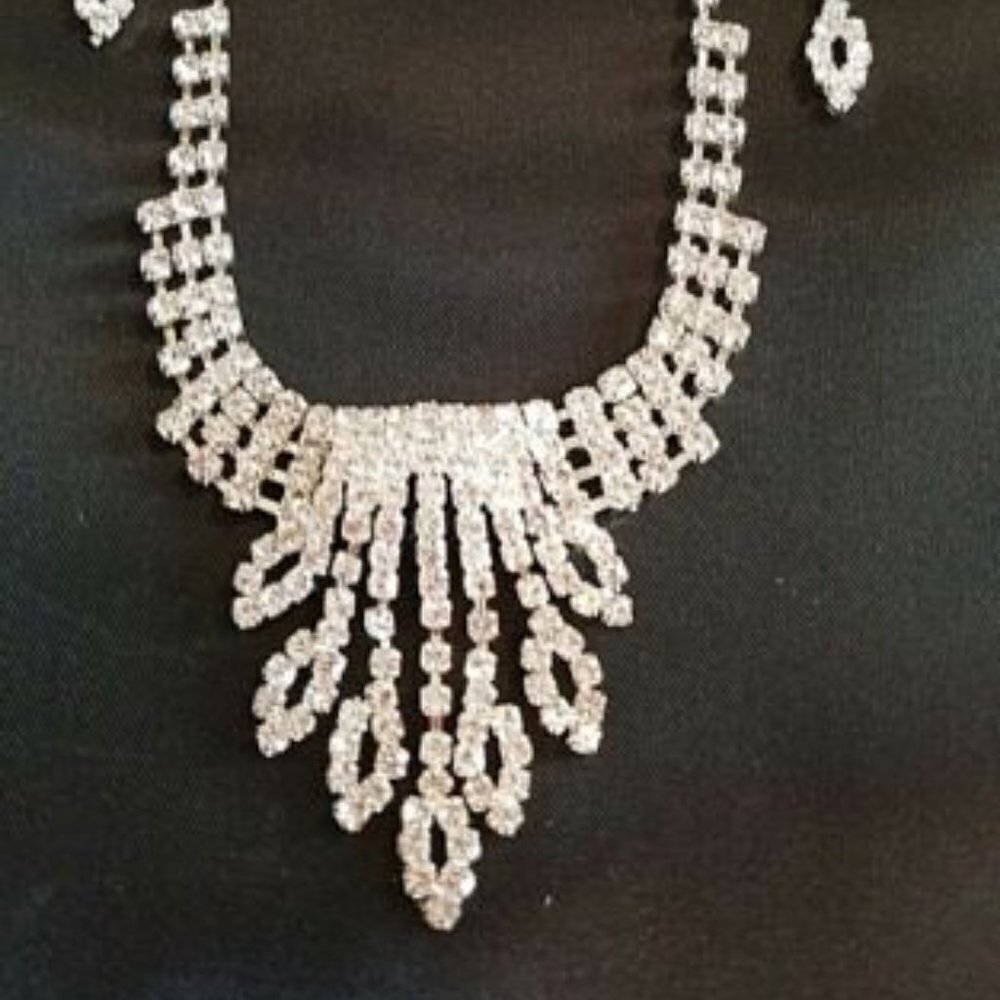 𝅺cubic Zirconia NECKLACE & EARRING SET - Picture 2 of 3